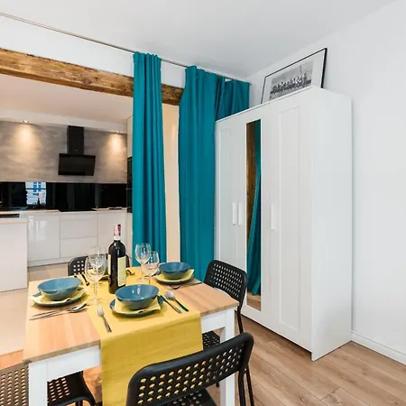 Апартаменти Old Town Strzelecka By Renters