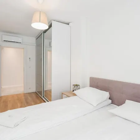 Old Town Strzelecka By Renters Apartment